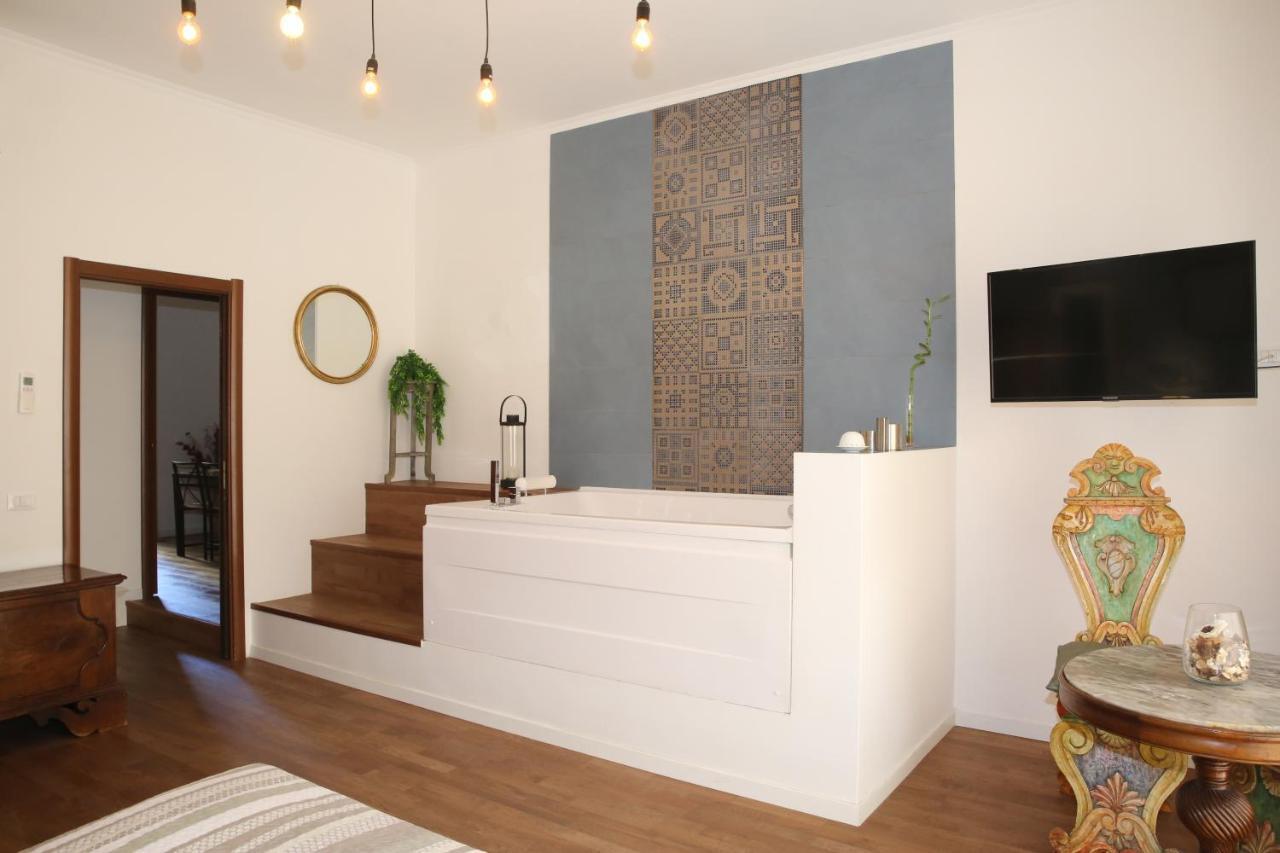 Unique Luxury Apartment And Rooms Рим Экстерьер фото