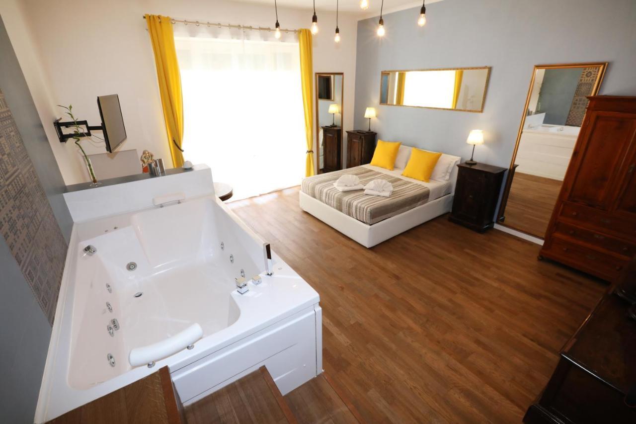 Unique Luxury Apartment And Rooms Рим Экстерьер фото