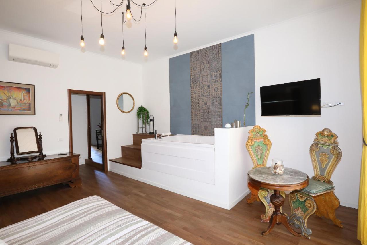 Unique Luxury Apartment And Rooms Рим Экстерьер фото