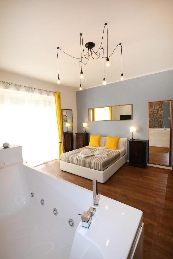 Unique Luxury Apartment And Rooms Рим Экстерьер фото